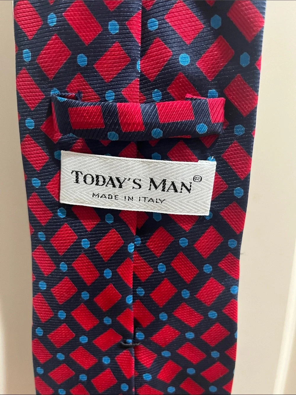 Men's Red Diamond-Pattern Tie with Blue Accents